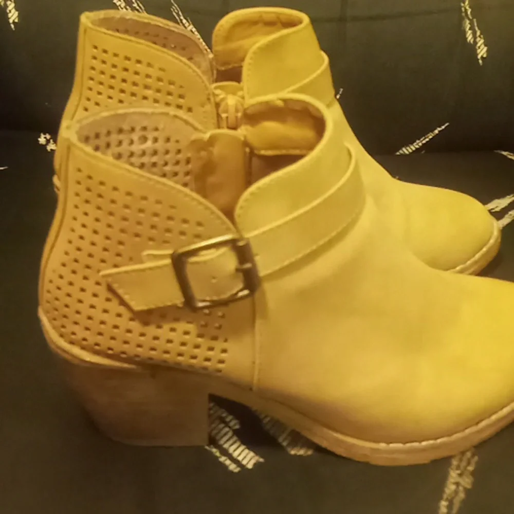 Really nice Booties - Picture 2 of 5